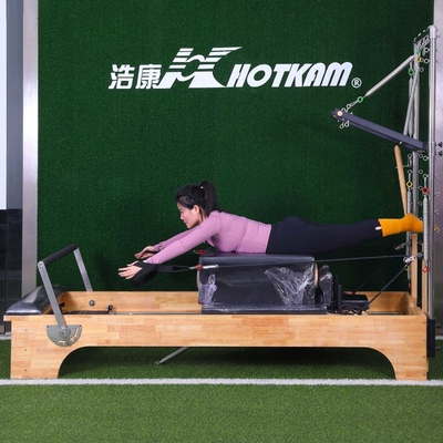 負荷200kg Pilatesの練習装置の深いずんぐりとしたPilatesの改革者機械