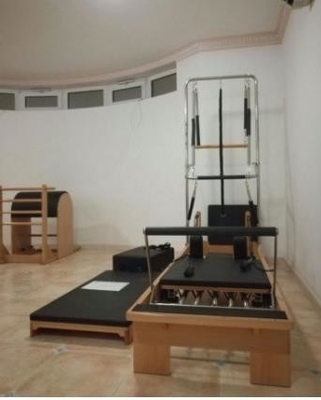 半分のブランコを持つOEM木鋼鉄Pilatesの練習装置のPilatesの改革者